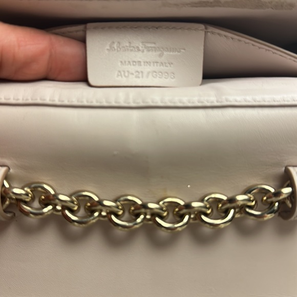 Salvatore Ferragamo light pink/cream bag - Picture 7 of 10